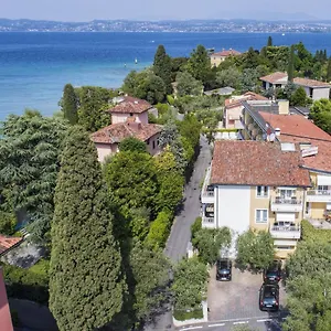 https://hotel-serenella-sirmione.it-lombardy.com